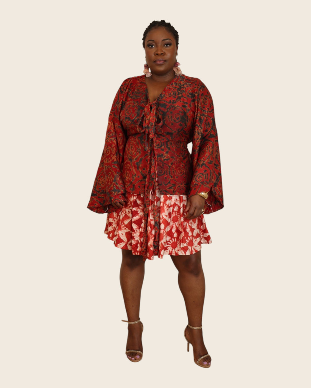 Aïna Ember Red — african print skirt set in hand-dyed Adire, front view, arms relaxed, L'atelier KaAy