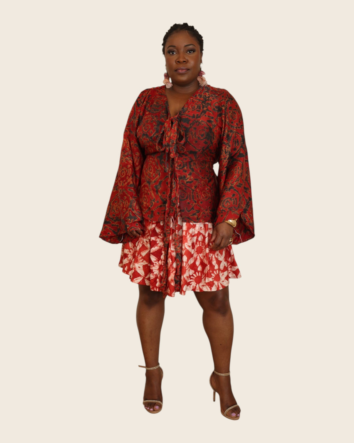 Aïna Ember Red — african print skirt set in hand-dyed Adire, front view, arms relaxed, L'atelier KaAy