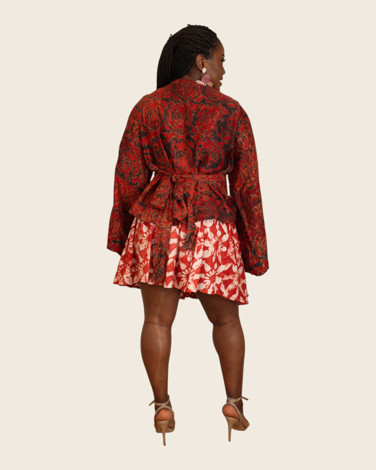 Aïna Ember Red — african print skirt set in hand-dyed Adire, back view with waist tie, L'atelier KaAy