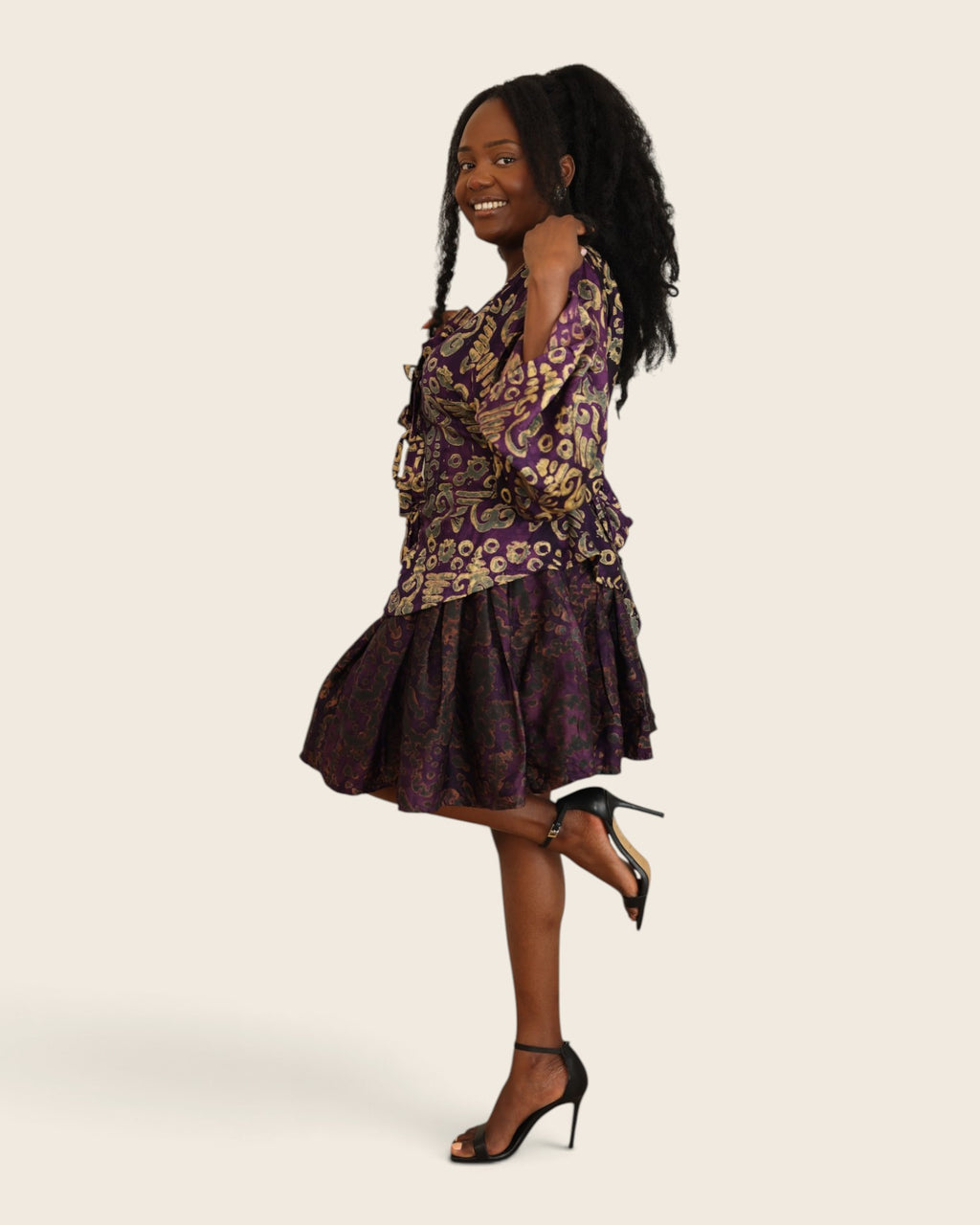 Aïna Plum Moss — african print skirt set in hand-dyed Adire, side view, one heel raised, L'atelier KaAy
