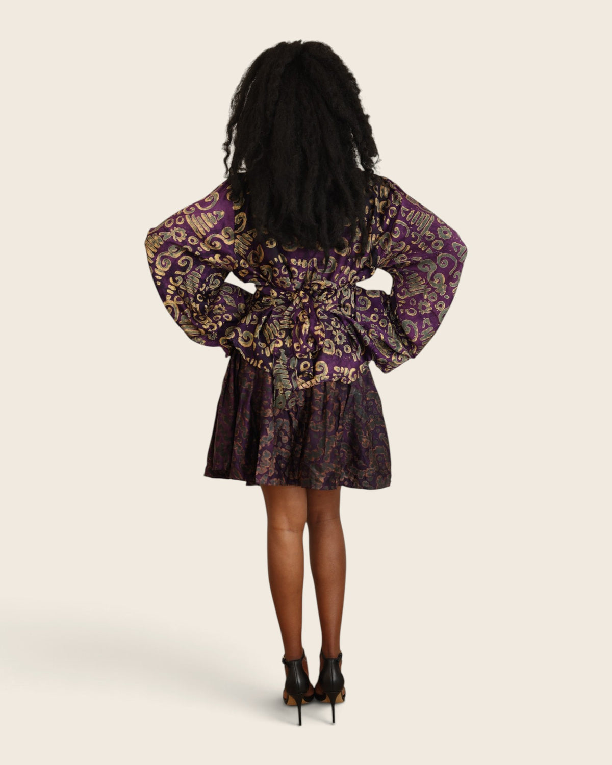 Aïna Plum Moss — african print skirt set in hand-dyed Adire, back view, hands on hips, L'atelier KaAy