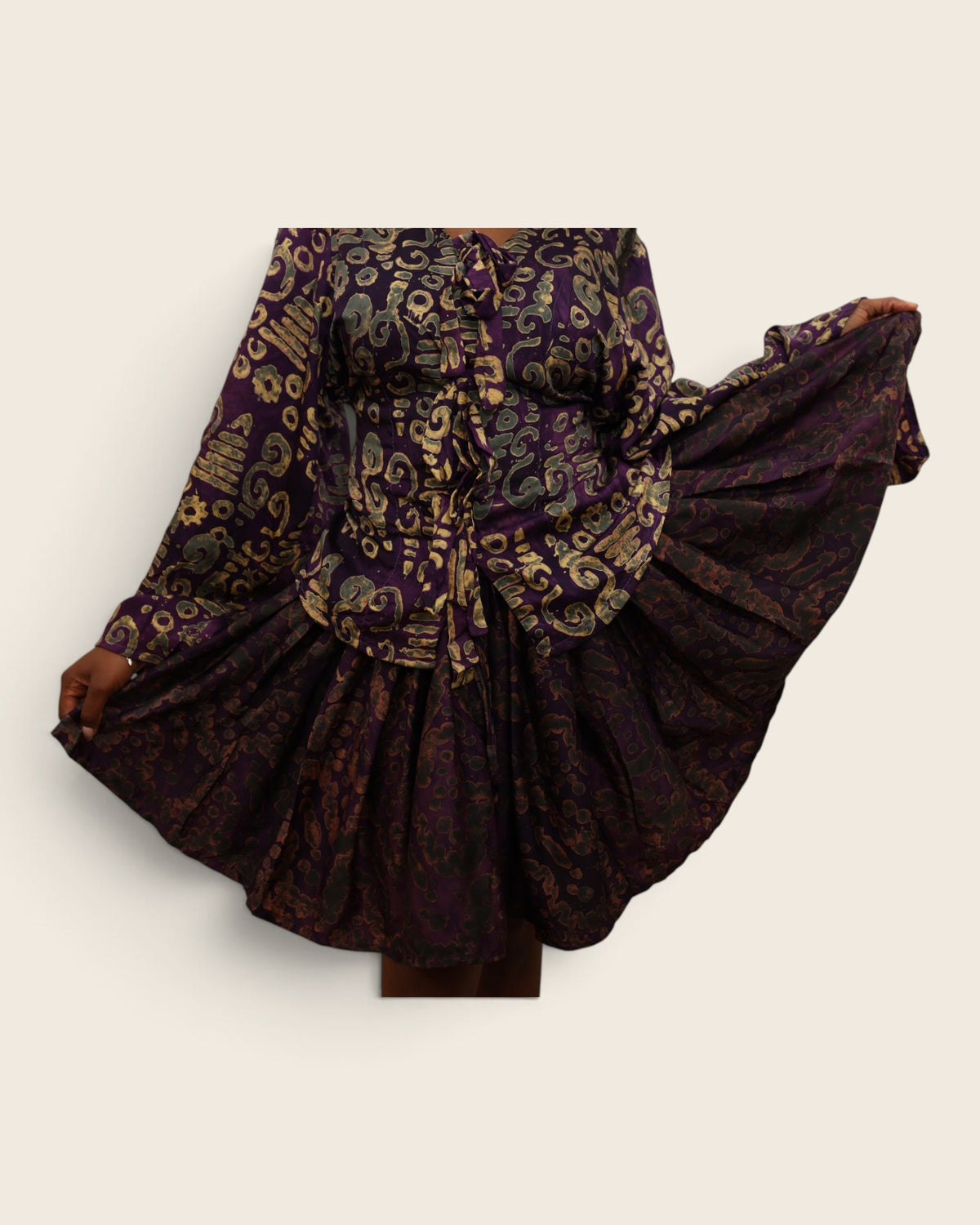 Aïna Plum Moss — african print skirt set in hand-dyed Adire, close-up of the pleated skirt held out, L'atelier KaAy