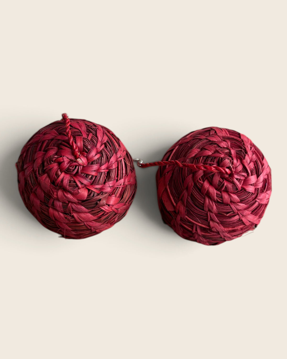 Cinnabar Red raffia bell earrings, hand-dyed and hand-woven, L'atelier KaAy