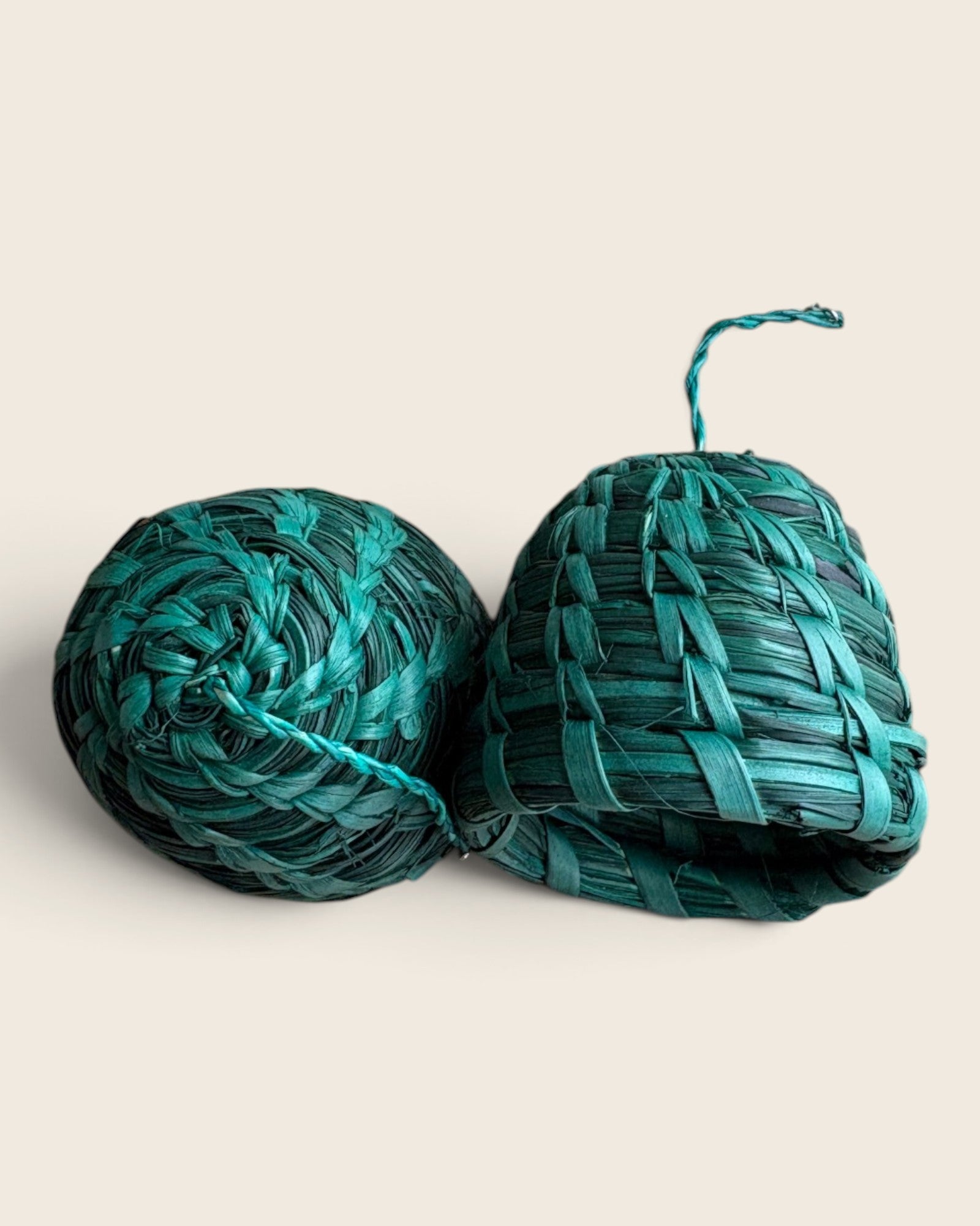 Emerald raffia bell earrings, hand-dyed and hand-woven, L'atelier KaAy