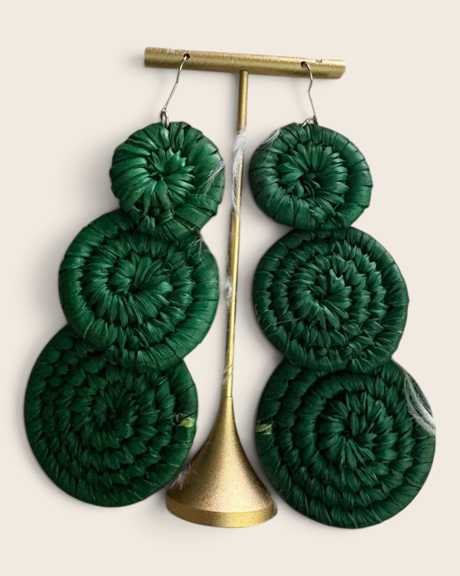 Emerald triple disc raffia earrings, hand-dyed and hand-woven, L'atelier KaAy